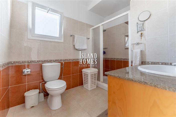 Image No.31-4 Bed Villa / Detached for sale