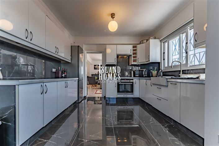 Image No.5-4 Bed Villa / Detached for sale