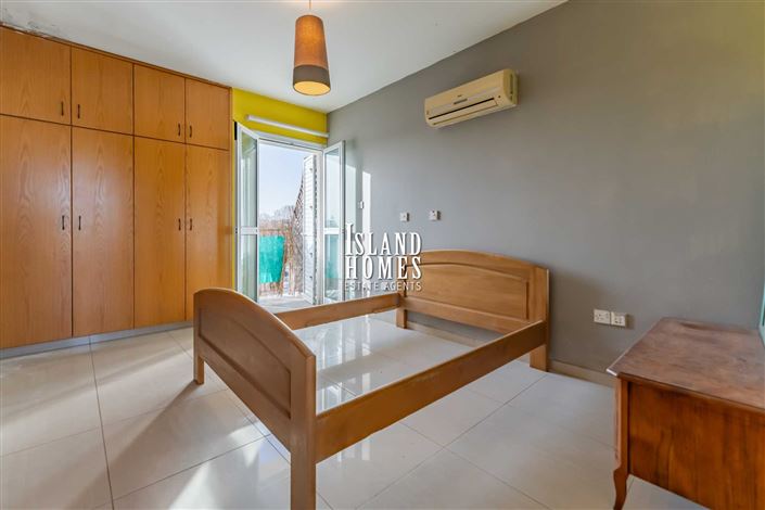 Image No.19-3 Bed Townhouse for sale