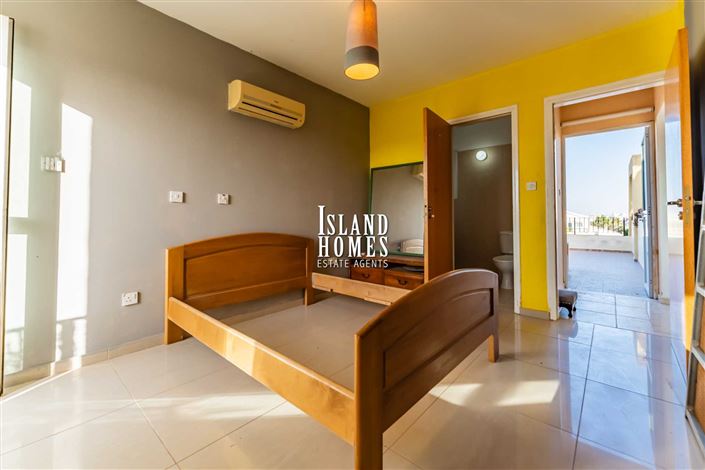 Image No.20-3 Bed Townhouse for sale