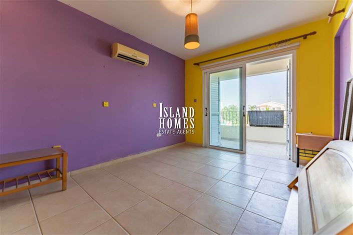 Image No.22-3 Bed Townhouse for sale