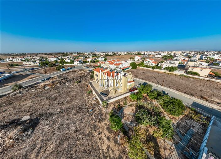 Image No.25-3 Bed Townhouse for sale