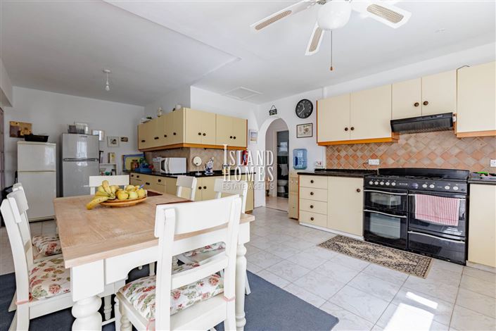 Image No.12-4 Bed Bungalow for sale