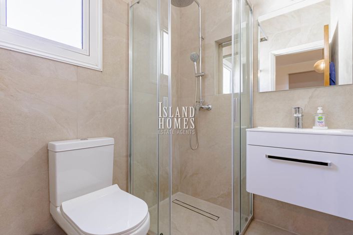 Image No.21-3 Bed Villa / Detached for sale