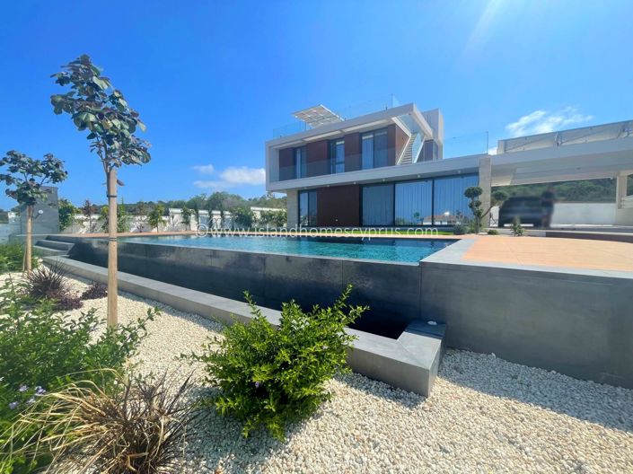 Image No.11-4 Bed Villa / Detached for sale