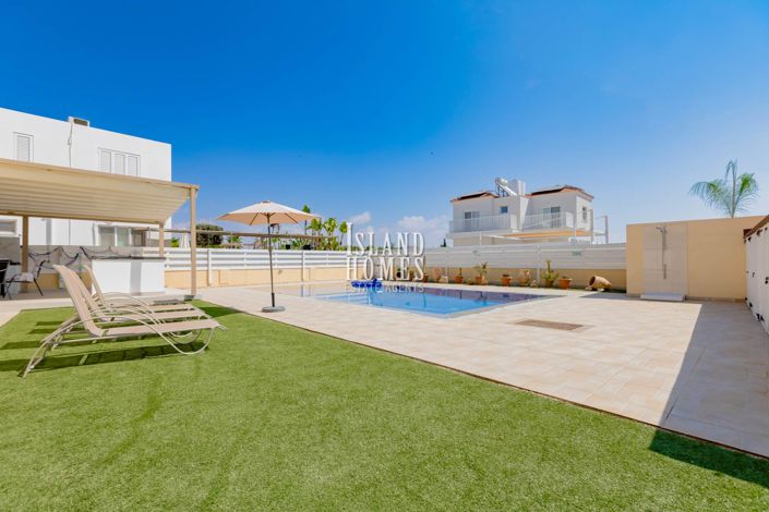 Image No.12-3 Bed Villa / Detached for sale