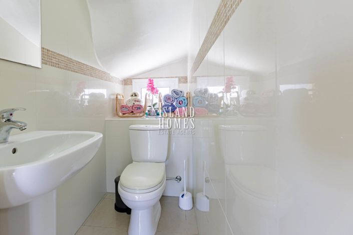 Image No.13-3 Bed Villa / Detached for sale