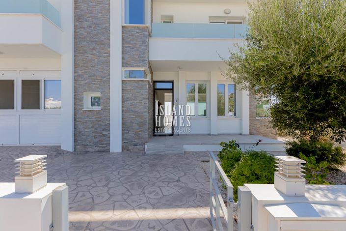 Image No.11-4 Bed Villa / Detached for sale