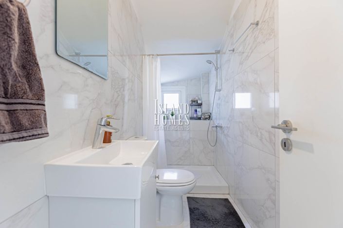 Image No.13-4 Bed Villa / Detached for sale