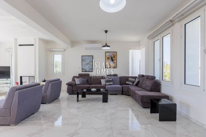 Image No.6-4 Bed Villa / Detached for sale