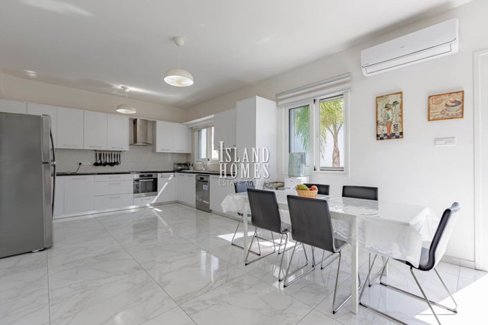 Image No.9-4 Bed Villa / Detached for sale