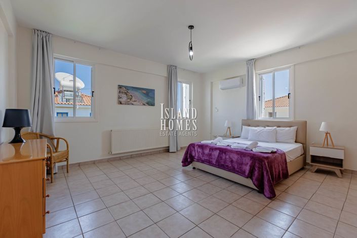 Image No.30-5 Bed Villa / Detached for sale