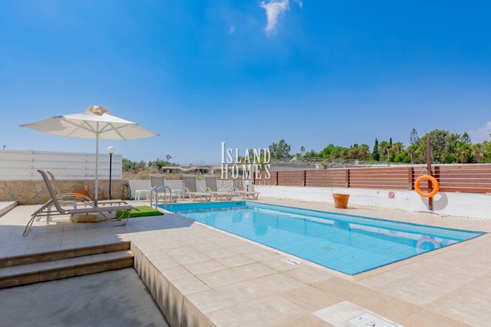 Image No.4-5 Bed Villa / Detached for sale