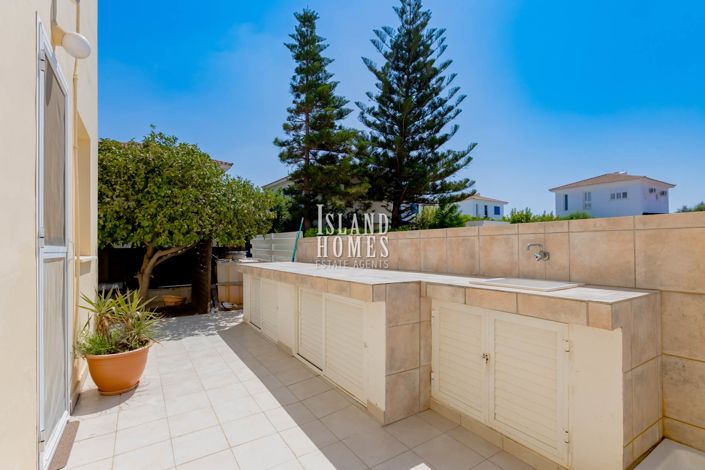 Image No.37-5 Bed Villa / Detached for sale