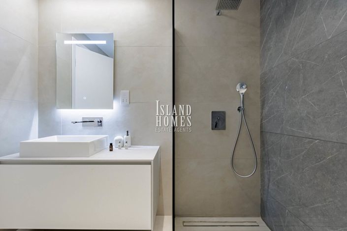 Image No.17-3 Bed Apartment for sale