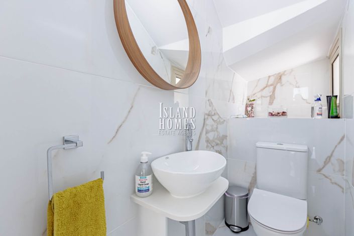 Image No.14-3 Bed Villa / Detached for sale