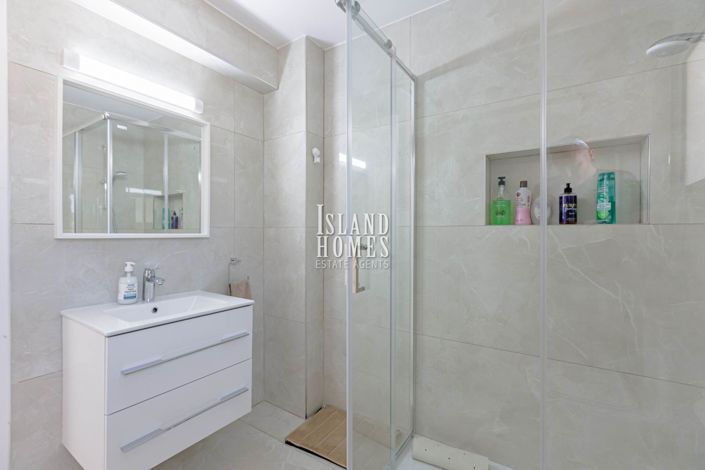 Image No.24-3 Bed Villa / Detached for sale