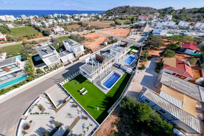 Image No.13-4 Bed Villa / Detached for sale