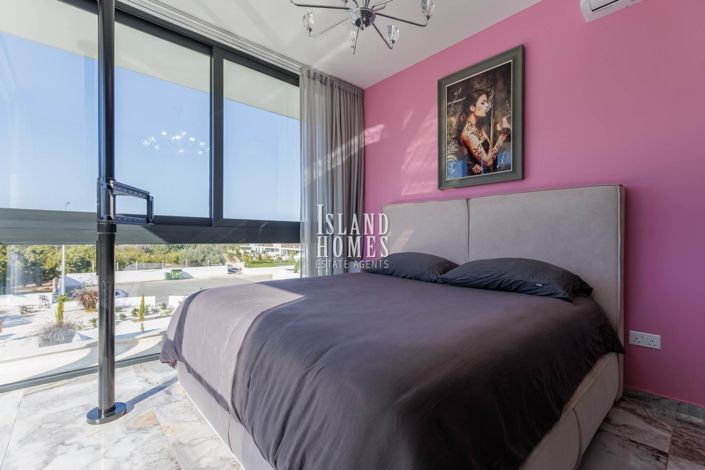 Image No.14-4 Bed Villa / Detached for sale