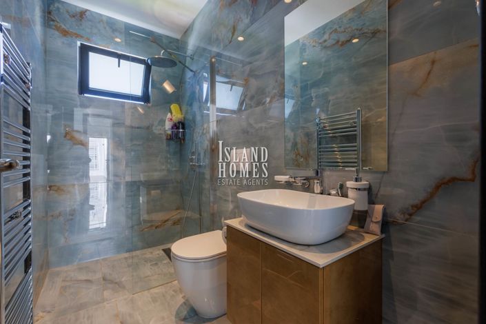 Image No.15-4 Bed Villa / Detached for sale