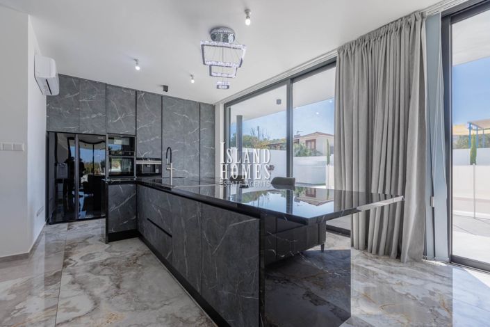 Image No.9-4 Bed Villa / Detached for sale