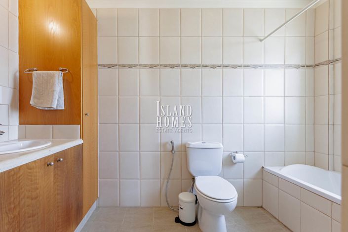 Image No.30-3 Bed Villa / Detached for sale