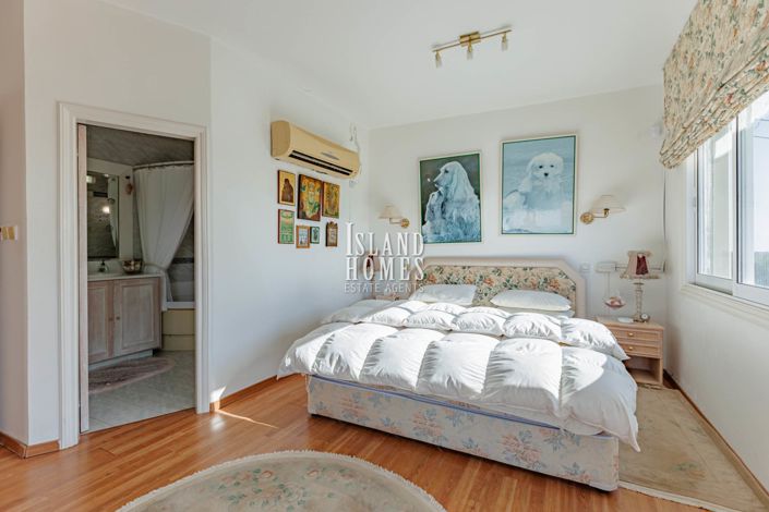 Image No.39-4 Bed Villa / Detached for sale