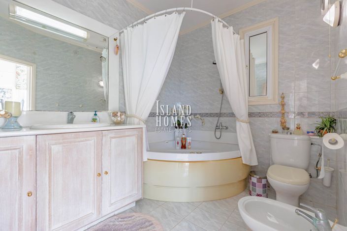 Image No.40-4 Bed Villa / Detached for sale