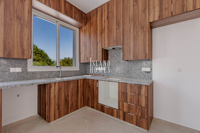 Image No.12-2 Bed Townhouse for sale