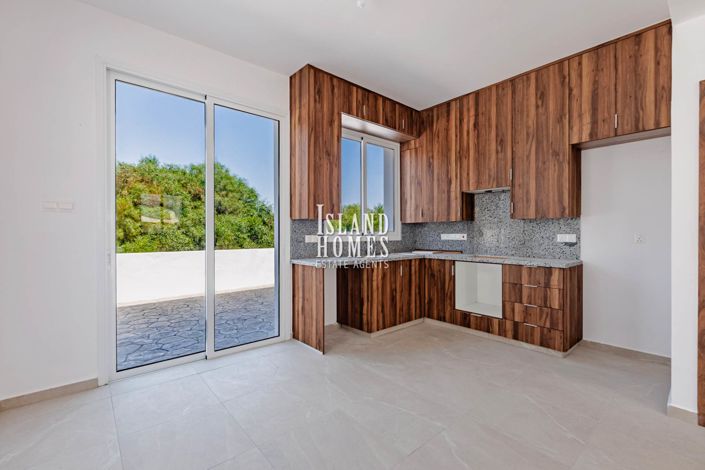 Image No.6-2 Bed Townhouse for sale