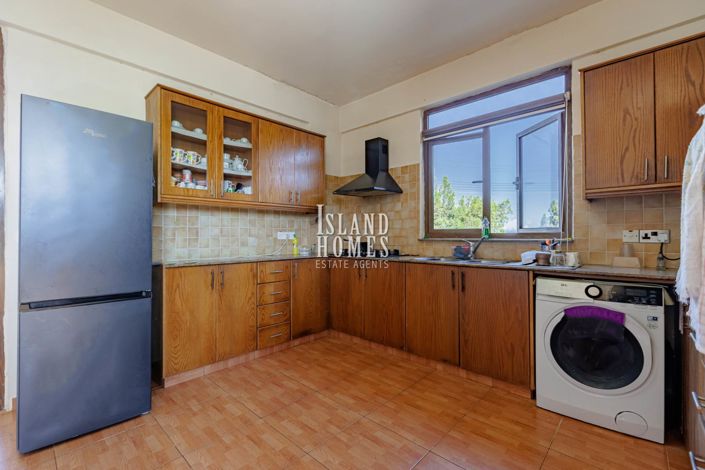 Image No.12-2 Bed Property for sale