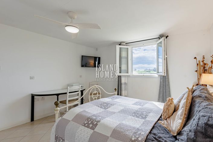 Image No.15-2 Bed Villa / Detached for sale