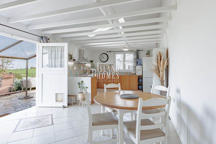 Image No.6-2 Bed Villa / Detached for sale