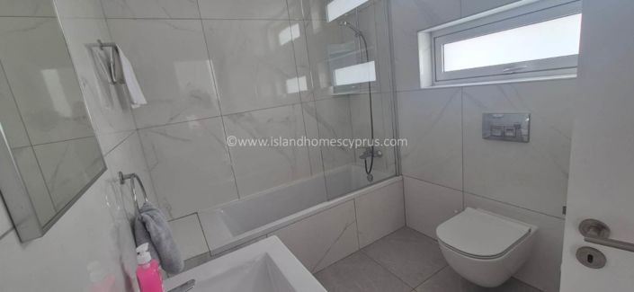 Image No.12-3 Bed Villa / Detached for sale