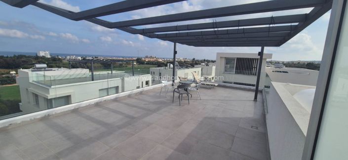 Image No.6-3 Bed Villa / Detached for sale