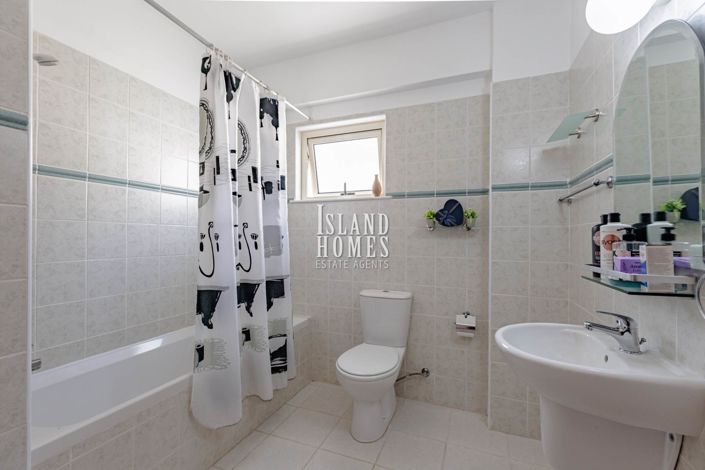 Image No.24-3 Bed Apartment for sale