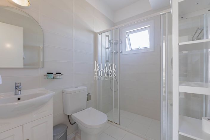 Image No.32-5 Bed Villa / Detached for sale