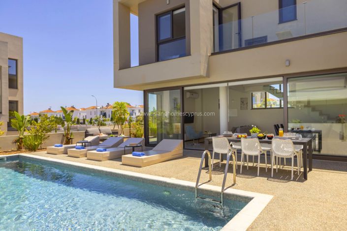 Image No.11-3 Bed Villa / Detached for sale