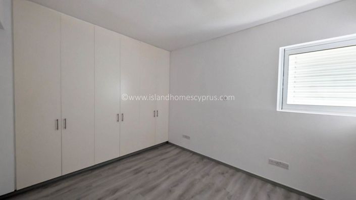 Image No.12-3 Bed Townhouse for sale