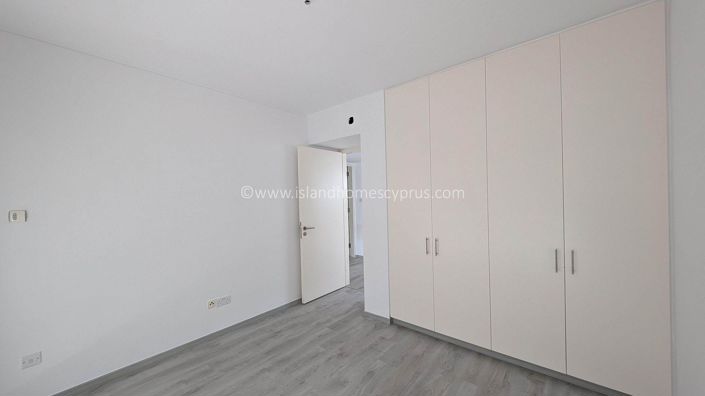 Image No.18-3 Bed Townhouse for sale