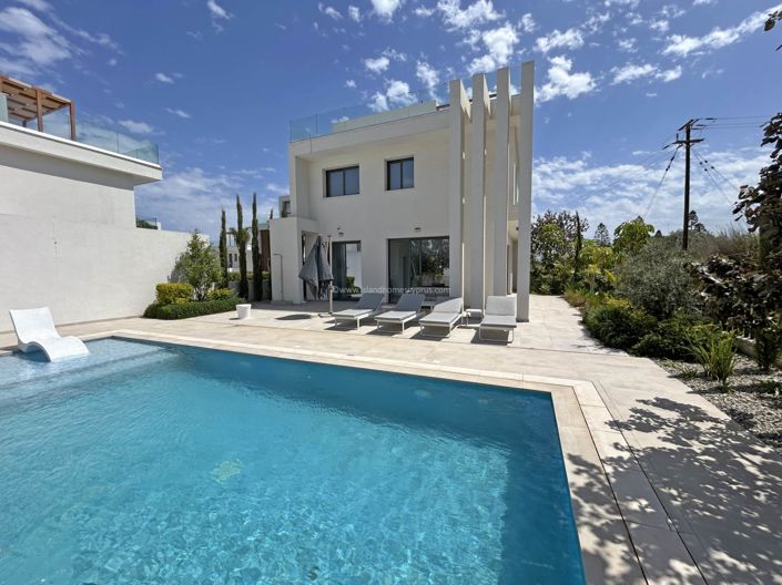 Image No.3-3 Bed Villa / Detached for sale