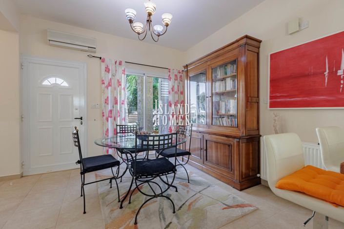 Image No.11-3 Bed Property for sale