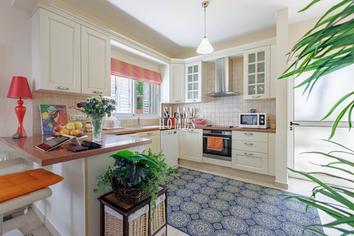 Image No.12-3 Bed Property for sale