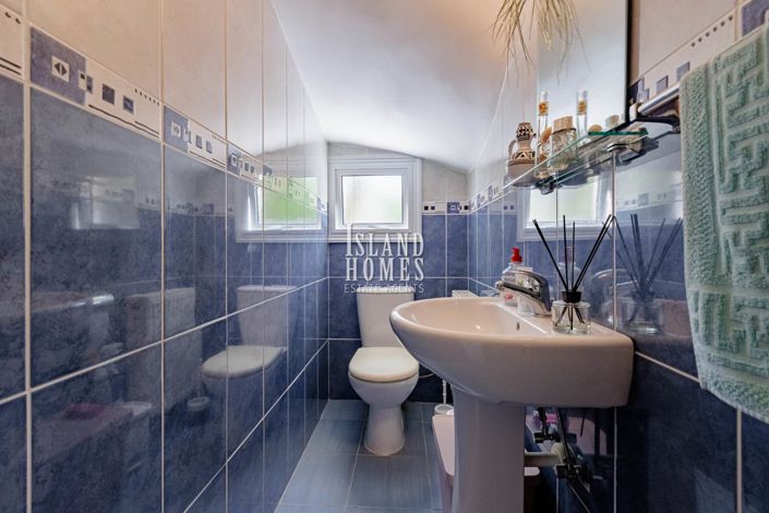 Image No.15-3 Bed Property for sale