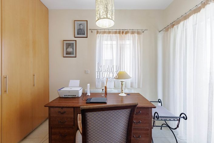 Image No.17-3 Bed Property for sale