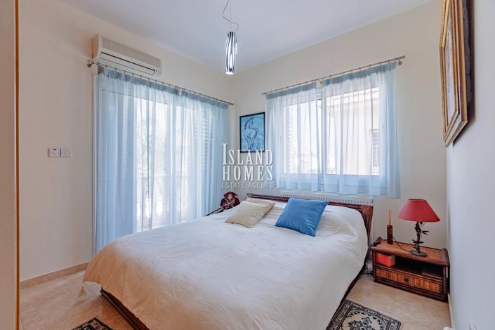 Image No.20-3 Bed Property for sale