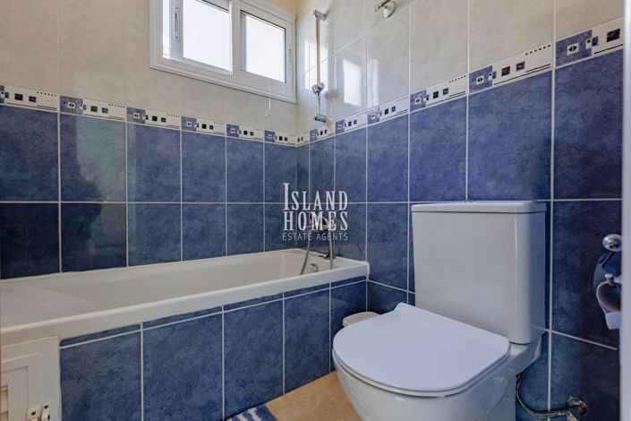 Image No.24-3 Bed Property for sale