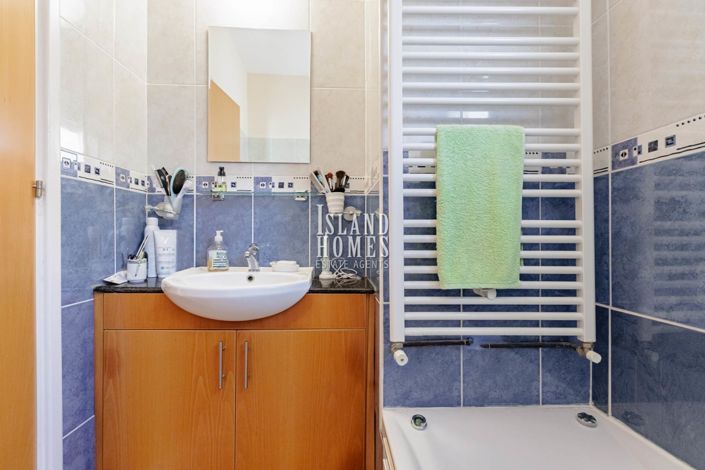 Image No.25-3 Bed Property for sale