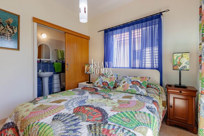 Image No.27-3 Bed Property for sale