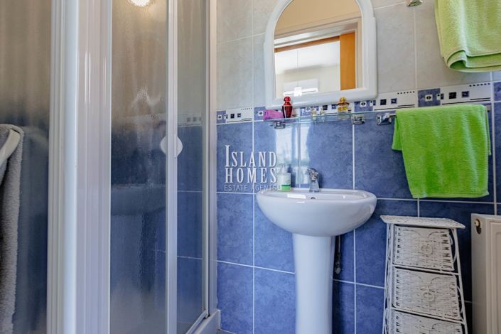 Image No.30-3 Bed Property for sale